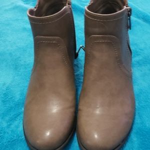 Brand New Unisa Booties